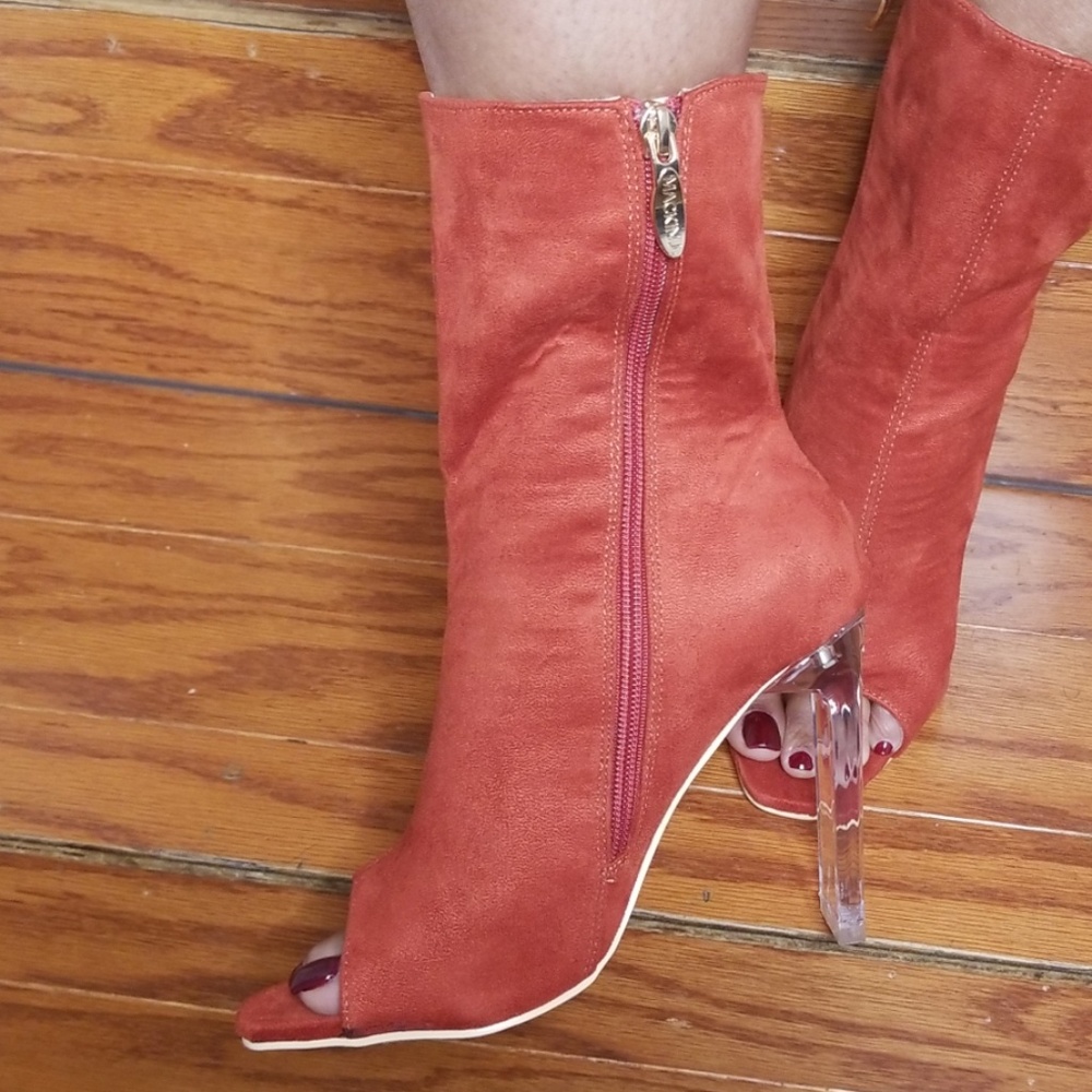 🔥🔥 Open Toe Rust Lucite Booties - Picture 2 of 8